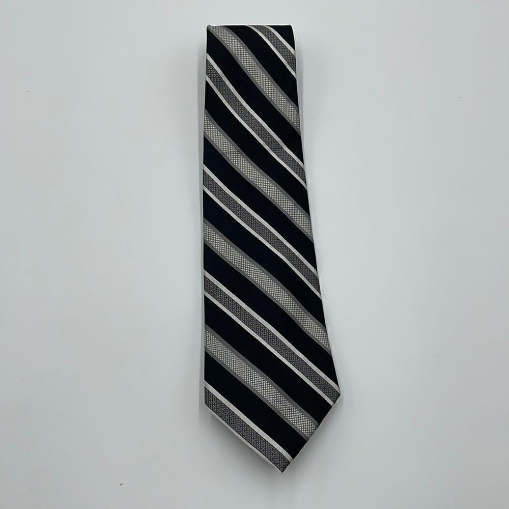 Gray and black 100% silk necktie